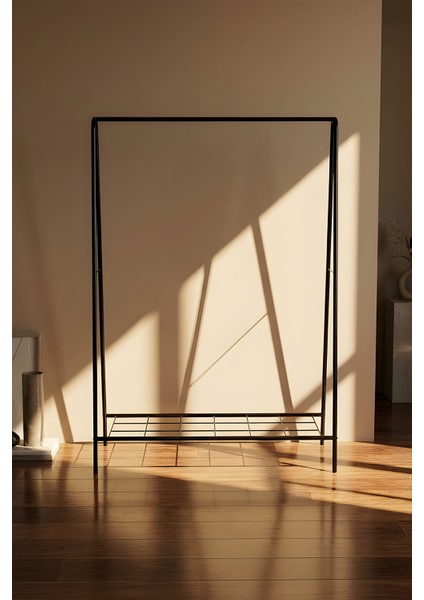 Oval Telli Siyah Butik Ayaklı Elbise Askılığı Konfeksiyon Askılık modelleri