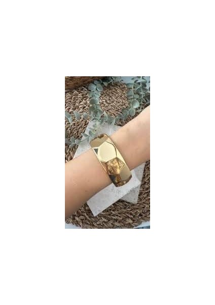 Geometrik Kesim Gold Kadın Bilezik – Modern ve Şık Tasarım