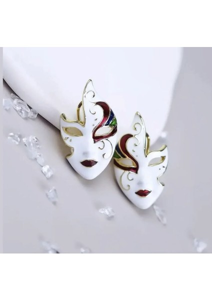 Maskeli Yüz Tasarım Küpe – Sanatsal Detaylı, Gold Renk Özel Model, Şık & Sıradışı Kadın Küpe