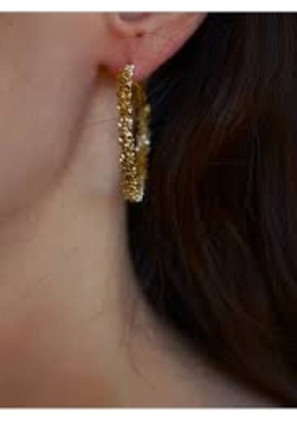 Minimal Gold Dokulu Halka Küpe – Işıltılı Şık ve Zarif Kadın Küpe