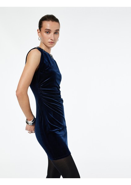 Kolsuz Işleme Detaylı Bisiklet Yaka Slim Fit Elbise fiyatları