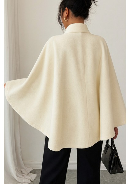 Zarif Kadın Bej Kemerli Kışlık Kaşe Panço Modelleri