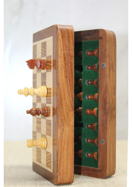 Özel Vernikli Mıknatıs Taşlı Ahşap Katlanabilir Kutulu Satranç Oyunu 30 cm indirimleri