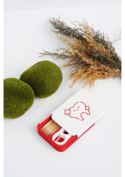 Seyahat Boy Diş Ipi & Kürdan Taşıma Kutusu – Kompakt, Hafif, Hijyenik Saklama Kabı (7.5X7X1.5 Cm)