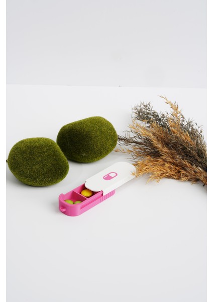 3 Bölmeli Anahtarlıklı Hap Kutusu – Kompakt, Taşınabilir Hap Saklama Kabı Pembe