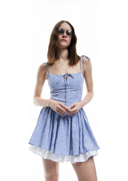 Fiyonklu Bağcıklı Yaka Ip Askılı Çizgili Mini Elbise