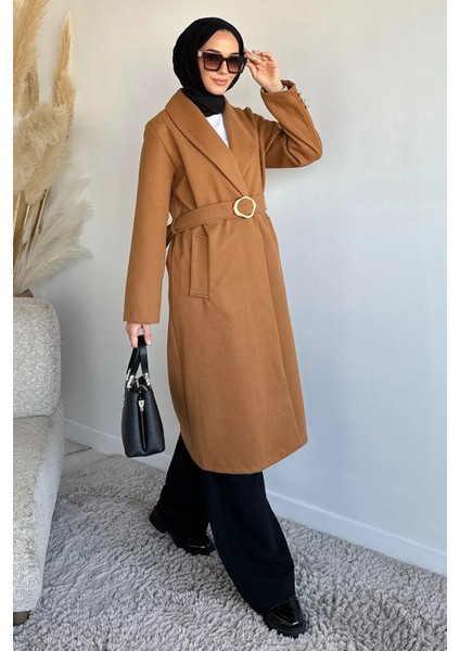 Bel Kuşaklı Gold Toka Detaylı Tesettür Kaşe Kaban P-00019460