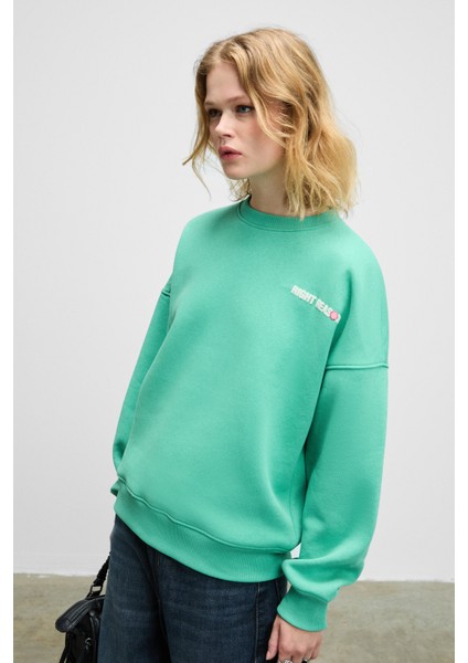 Prıence Kadın Yumuşak Kumaşlı Baskılı ve Havlu Patchlı Yuvarlak Yaka Yeşil Sweatshirt