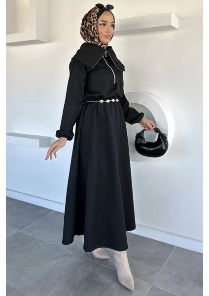 Ön Yarım Fermuarlı Bel Lastikli Zincir Aksesuarlı Tesettür Elbise P-00019465