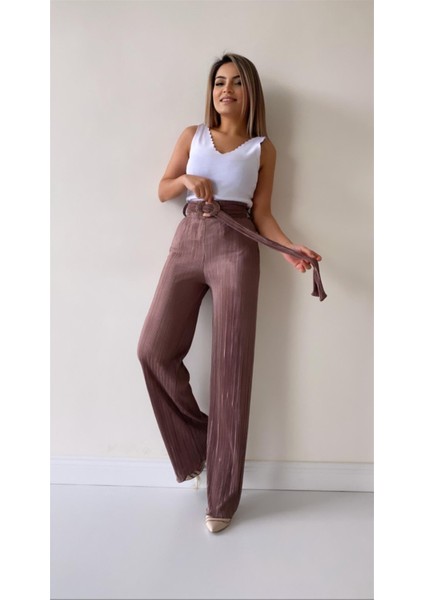 Piliseli Kemerli Şık Dökümlü Pantolon Vizon modelleri