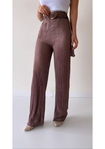 Piliseli Kemerli Şık Dökümlü Pantolon Vizon fırsatları