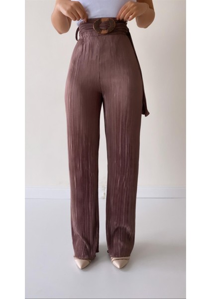 Piliseli Kemerli Şık Dökümlü Pantolon Vizon