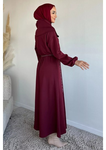 Ön Yarım Fermuarlı Bel Lastikli Zincir Aksesuarlı Tesettür Elbise P-00019465 indirimleri