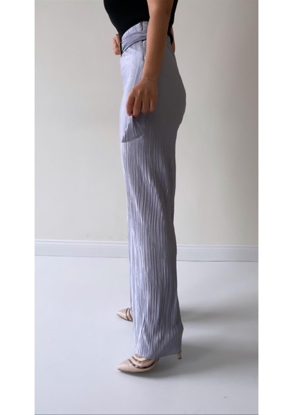 Piliseli Kemerli Şık Dökümlü Pantolon Gri