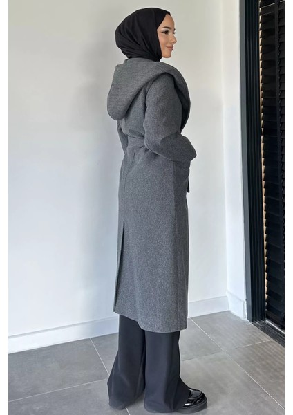 Bel Kuşaklı Iç Astarlı Kapüşonlu Tesettür Kaban P-00019495 fırsatları