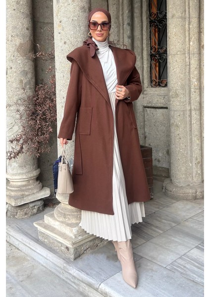 Bel Kuşaklı Iç Astarlı Kapüşonlu Tesettür Kaban P-00019495
