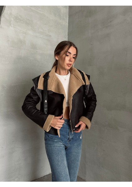 Peluşlu Zincir Detaylı Deri Mont Camel