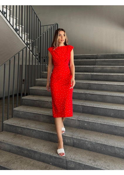 Puantiyeli Drapeli Vatkalı Elbise Kırmızı modelleri