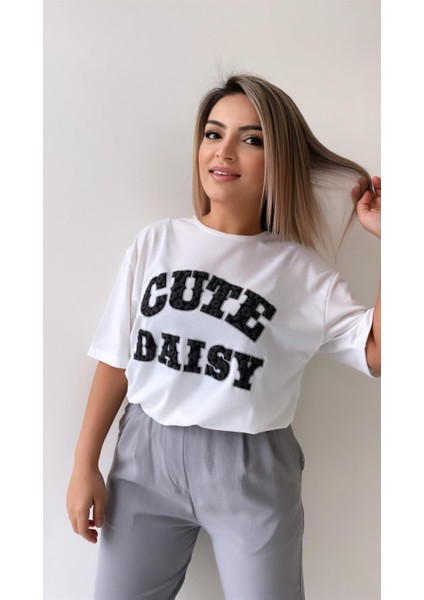 Kabartmalı Cute Daisy Tişört Ekru Füme fırsatları