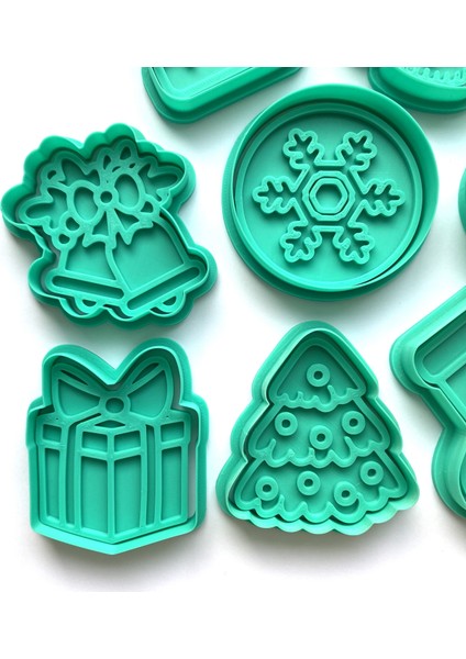 Yeni Yıl Temalı 8 Parça Kurabiye Kalıbı Seti | Eldiven, Kazak, Hediye, Ağaç, Çan | Şeker Hamuru ve Kil Şekillendirici modelleri