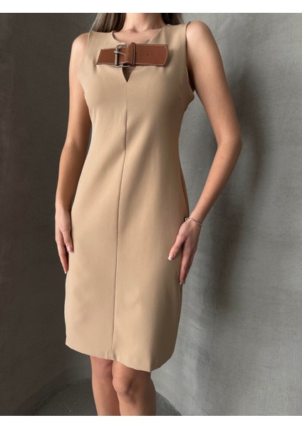 Göğsü Kemerli Klasik Elbise Camel fiyatları