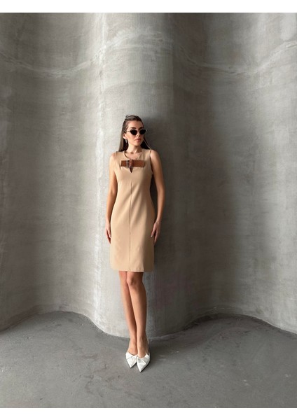 Göğsü Kemerli Klasik Elbise Camel fırsatları