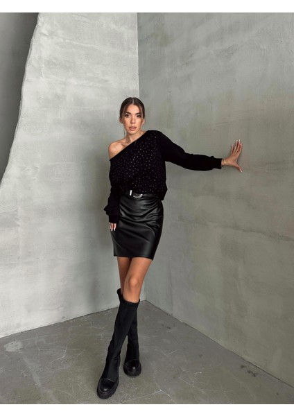 Kayık Yaka Taşlı Sweat Siyah fırsatları