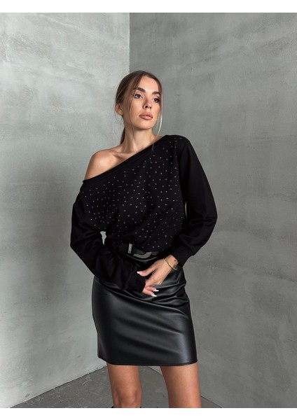 Kayık Yaka Taşlı Sweat Siyah