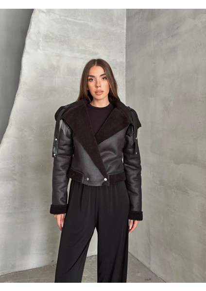Peluşlu Zincir Detaylı Deri Mont Siyah