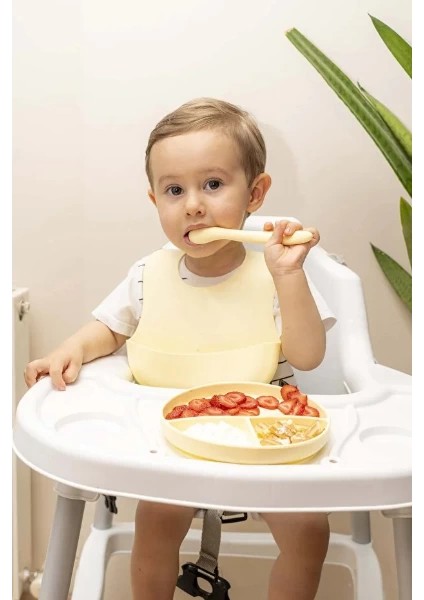 Sarı 3’lü Silikon Yemek Seti – Önlük + Diş Kaşıyıcılı Kaşık + Vakumlu Tabak fiyatları