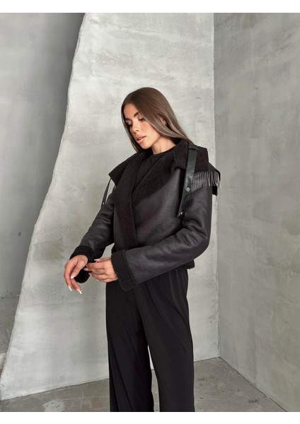 Peluşlu Zincir Detaylı Deri Mont Siyah fiyatları