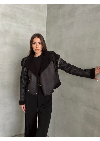Peluşlu Zincir Detaylı Deri Mont Siyah