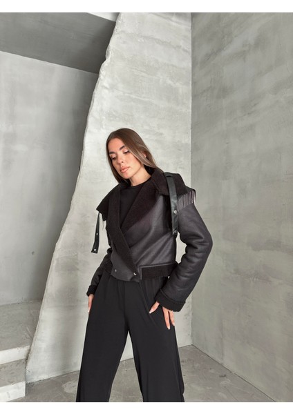 Peluşlu Zincir Detaylı Deri Mont Siyah