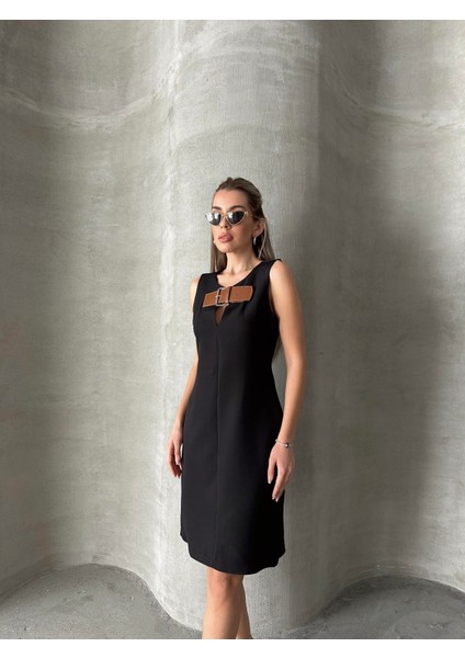 Göğsü Kemerli Klasik Elbise Siyah