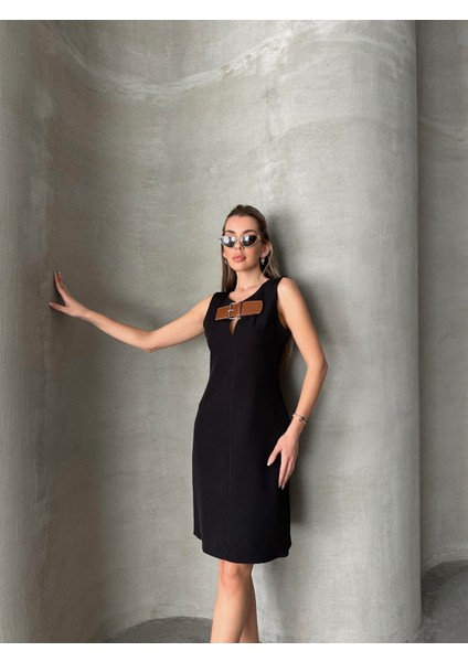 Göğsü Kemerli Klasik Elbise Siyah