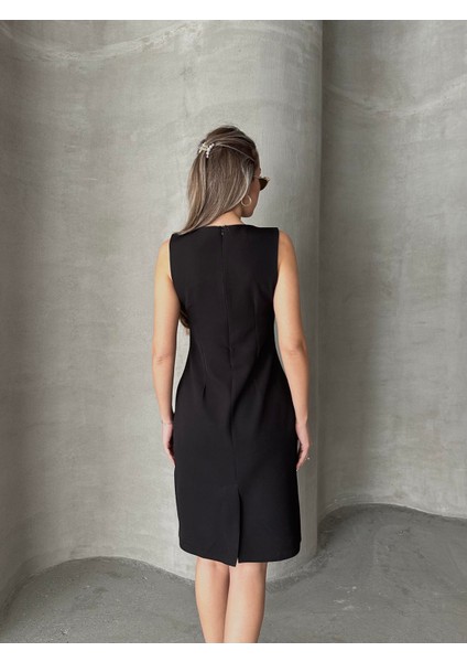 Göğsü Kemerli Klasik Elbise Siyah