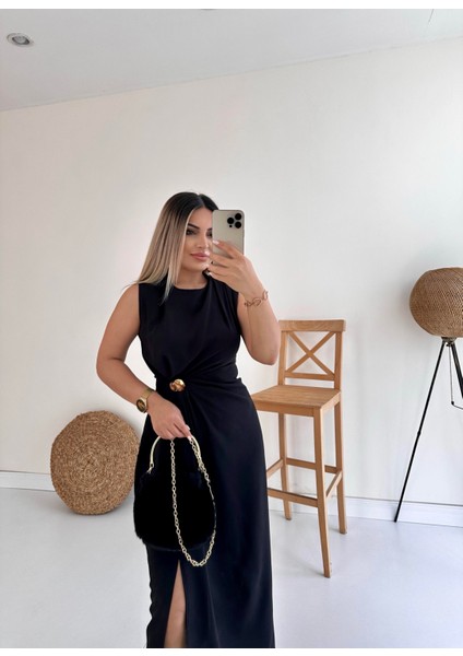 Broş Detaylı Yırtmaçlı Midi Şık Elbise Siyah modelleri