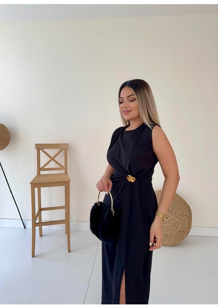 Broş Detaylı Yırtmaçlı Midi Şık Elbise Siyah indirimleri