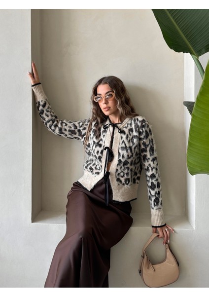 Önü Bağcıklı Leopar Hırka Bej