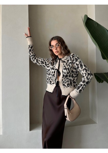 Önü Bağcıklı Leopar Hırka Bej