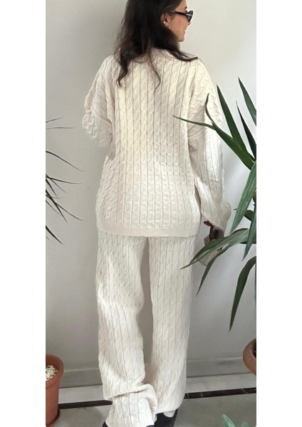 Kadın Beyaz Triko Takım fırsatları