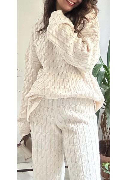 Kadın Beyaz Triko Takım indirimleri