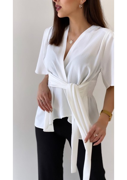 Kısa Kol Önü Kuşaklı Ayrobin Bluz Ekru fırsatları