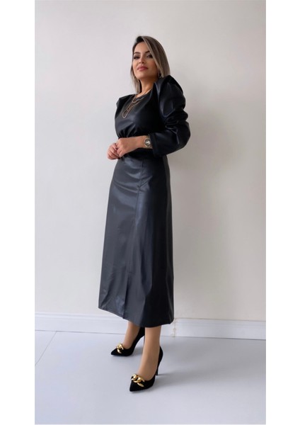 Vatkalı Uzun Kol Yırtmaçlı Deri Elbise Siyah