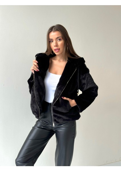 Etek Ucu Lastikli Kapüşonlu Peluş Mont Siyah fırsatları
