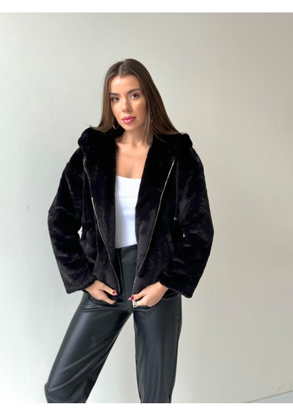 Etek Ucu Lastikli Kapüşonlu Peluş Mont Siyah