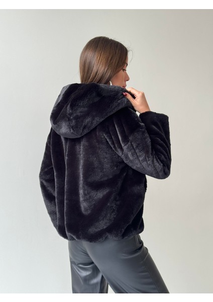 Etek Ucu Lastikli Kapüşonlu Peluş Mont Siyah