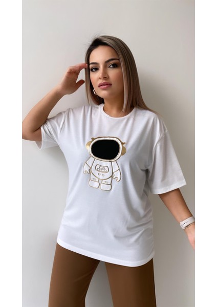 Uzaylı Varak Baskılı Tişört Ekru modelleri