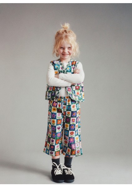 Kız Çocuk Pamuklu Renkli Çiçek Desenli Yelek & Pantolon Takımı – Modern Şık Tasarım modelleri