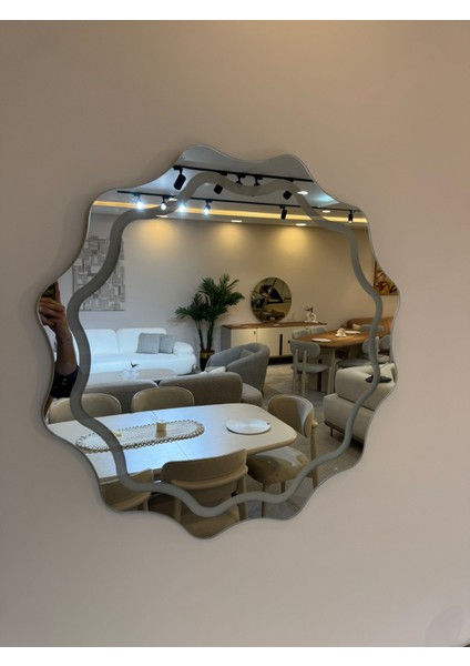 Kıvrımlı Asimetrik Çerçevesiz Dekoratif Duvar Aynası